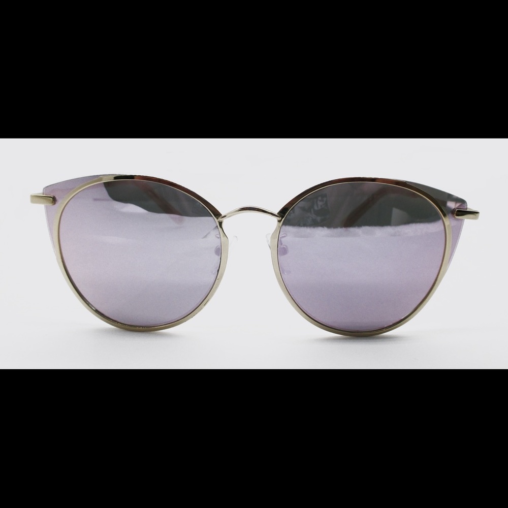 Sunglasses very trendy brand new never used
